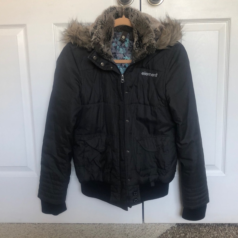 Element -wood and thread puffer coat